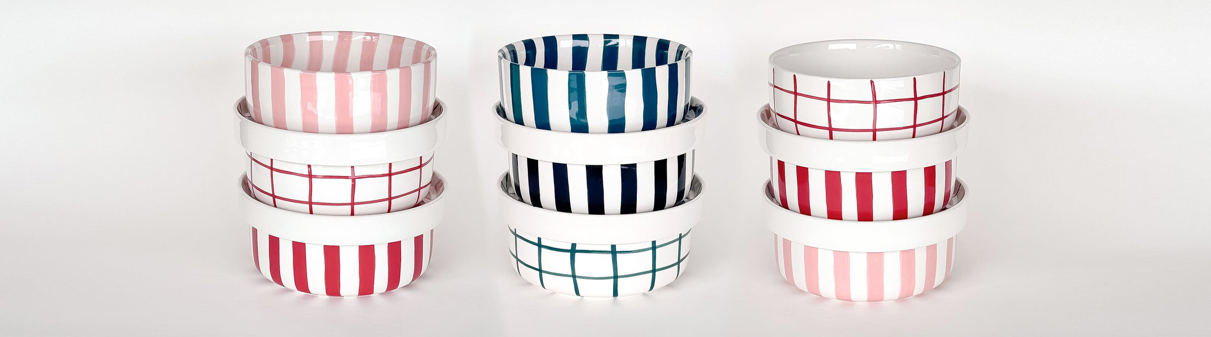 Gestreiftes und gepunktetes Geschirr