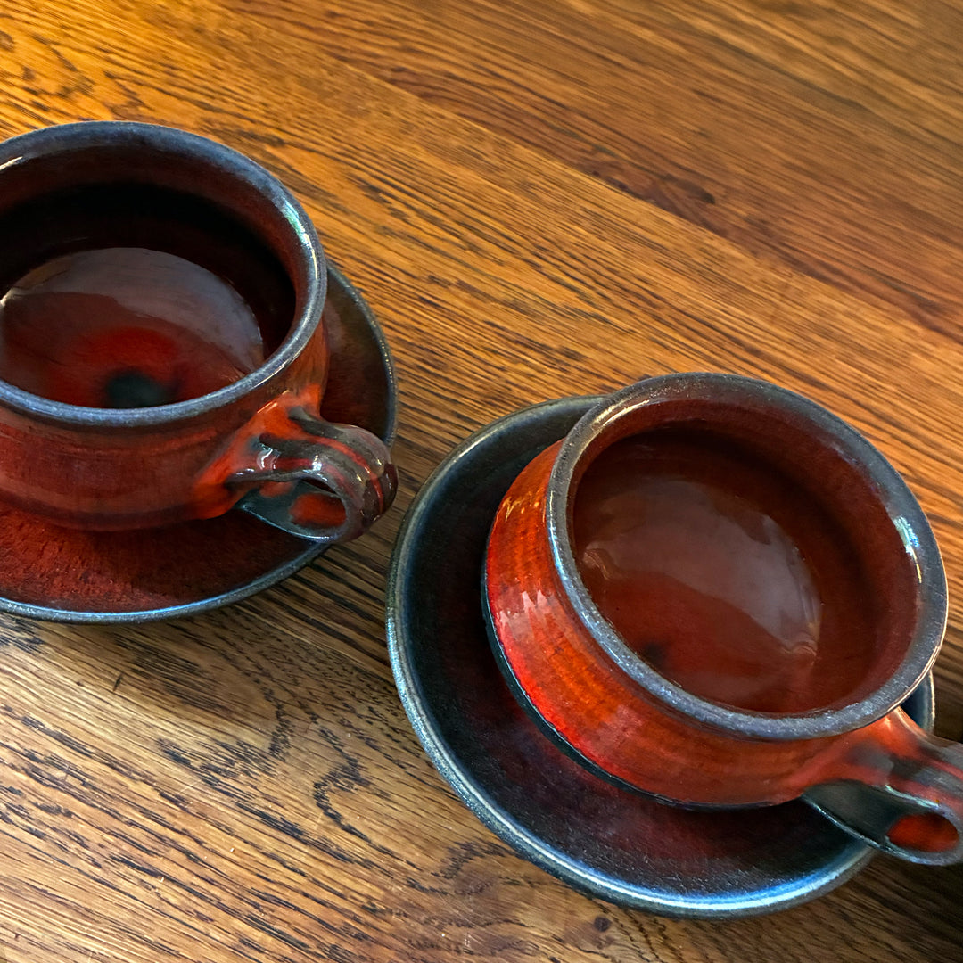 4er-Set Keramiktassen mit Untertasse – Braunrot