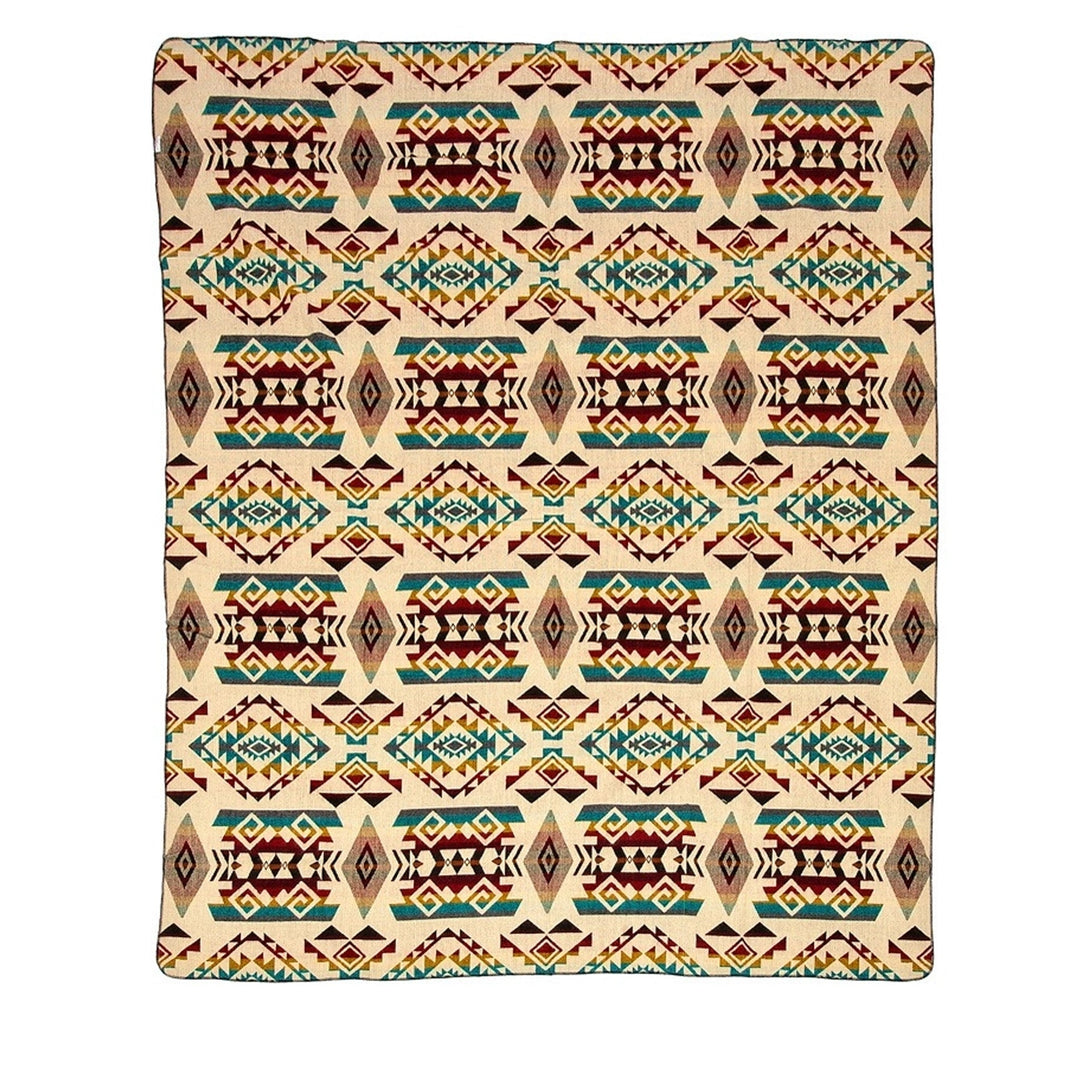 Ganze Ansicht der Rückseite der Alpaka-Decke 'Chimborazo Mehrfarbig', mit durchgehendem geometrischem Muster auf beigem Hintergrund.