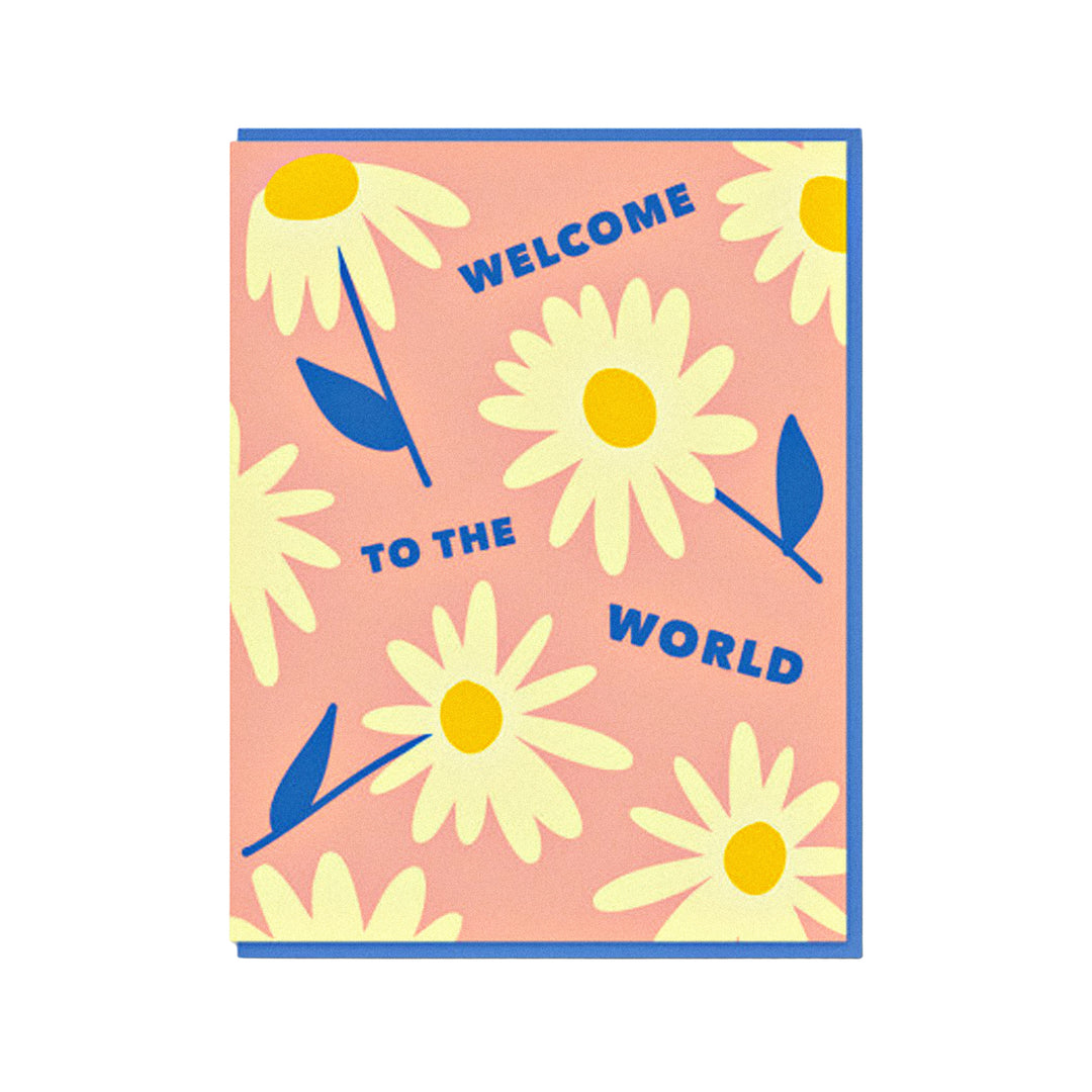 Babykarte in Rosa mit „Welcome to the world“-Schriftzug und Gänseblümchen.