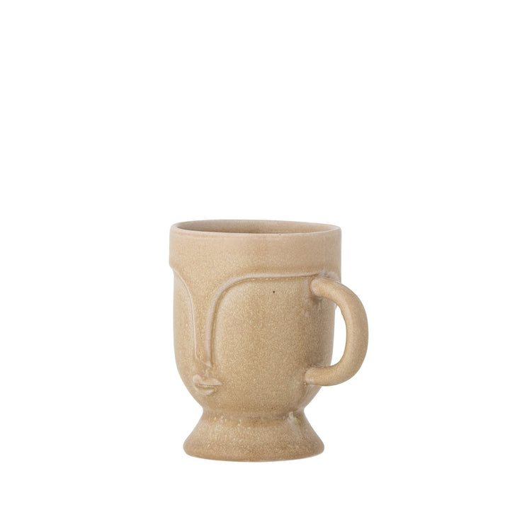 Beige Keramiktasse mit Gesichtsrelief und Fuß