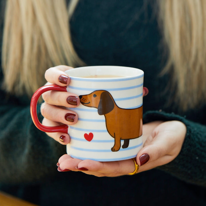 Dackel-Tasse mit rotem Griff