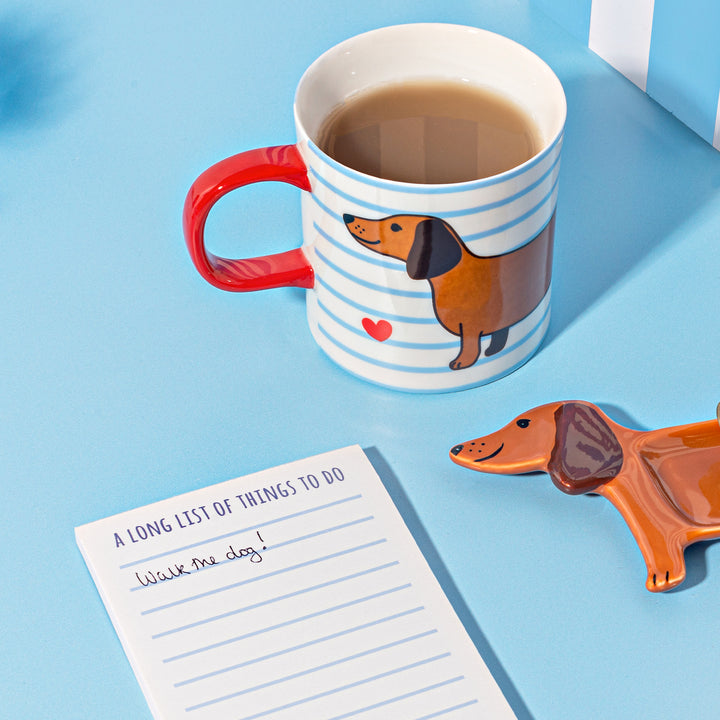 Dackel-Tasse mit rotem Griff