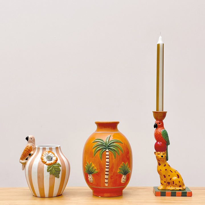 Orangene, runde Keramikvase mit tropischem Palmen-Relief