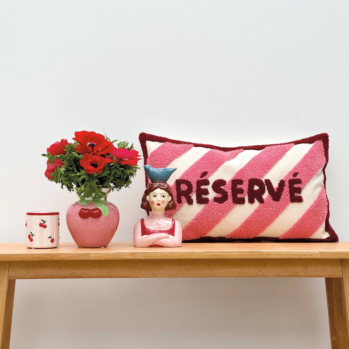 Figürlicher handbemalter Kerzenhalter „Frau mit Vogel"