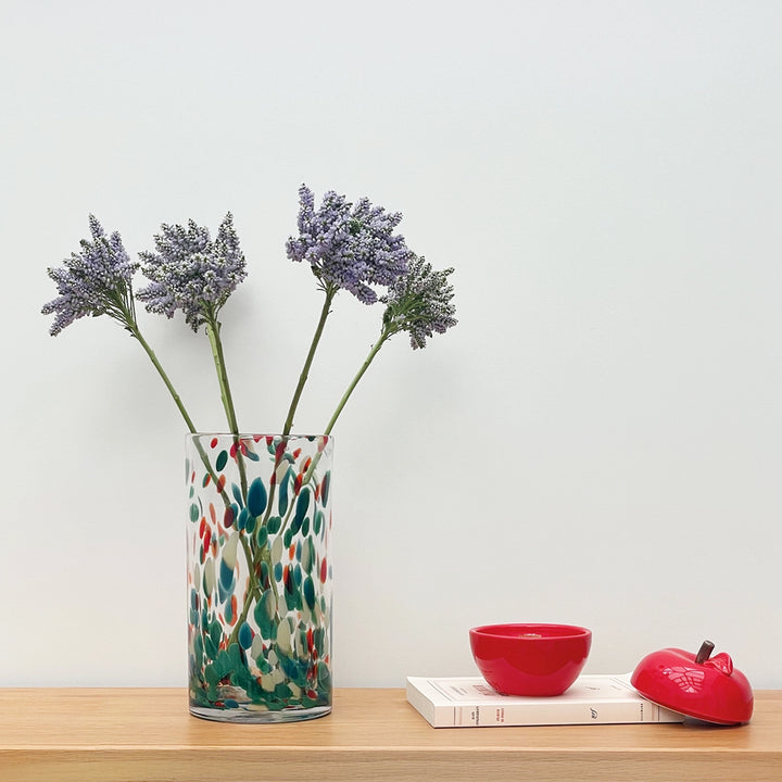 Vase mit buntem, gepunktetem Muster