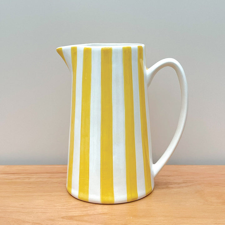 Cooler Krug mit Streifen - Gelb-Weiß