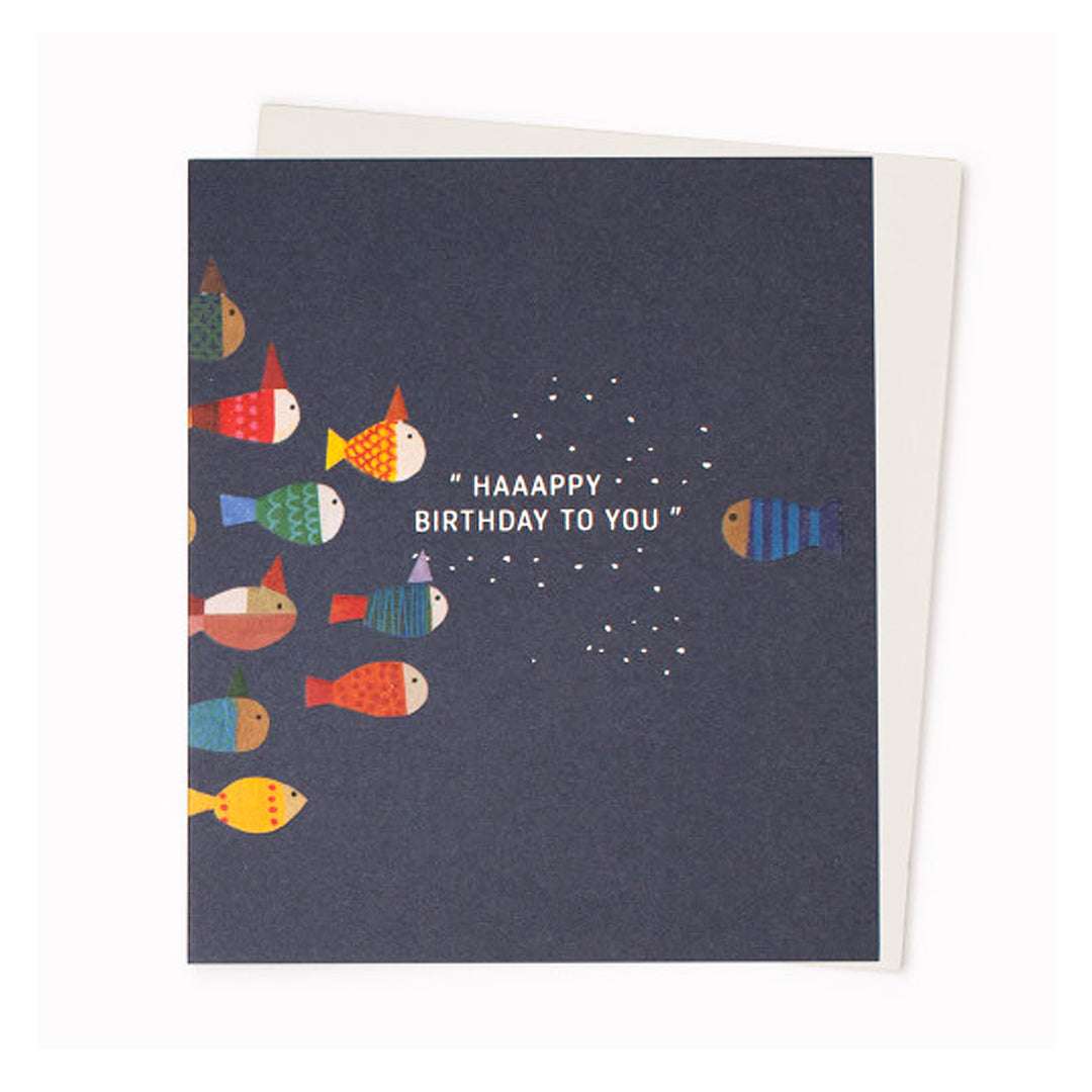 Geburtstagskarte mit mehreren Fischen und „Haaappy Birthday to you“-Schriftzug.