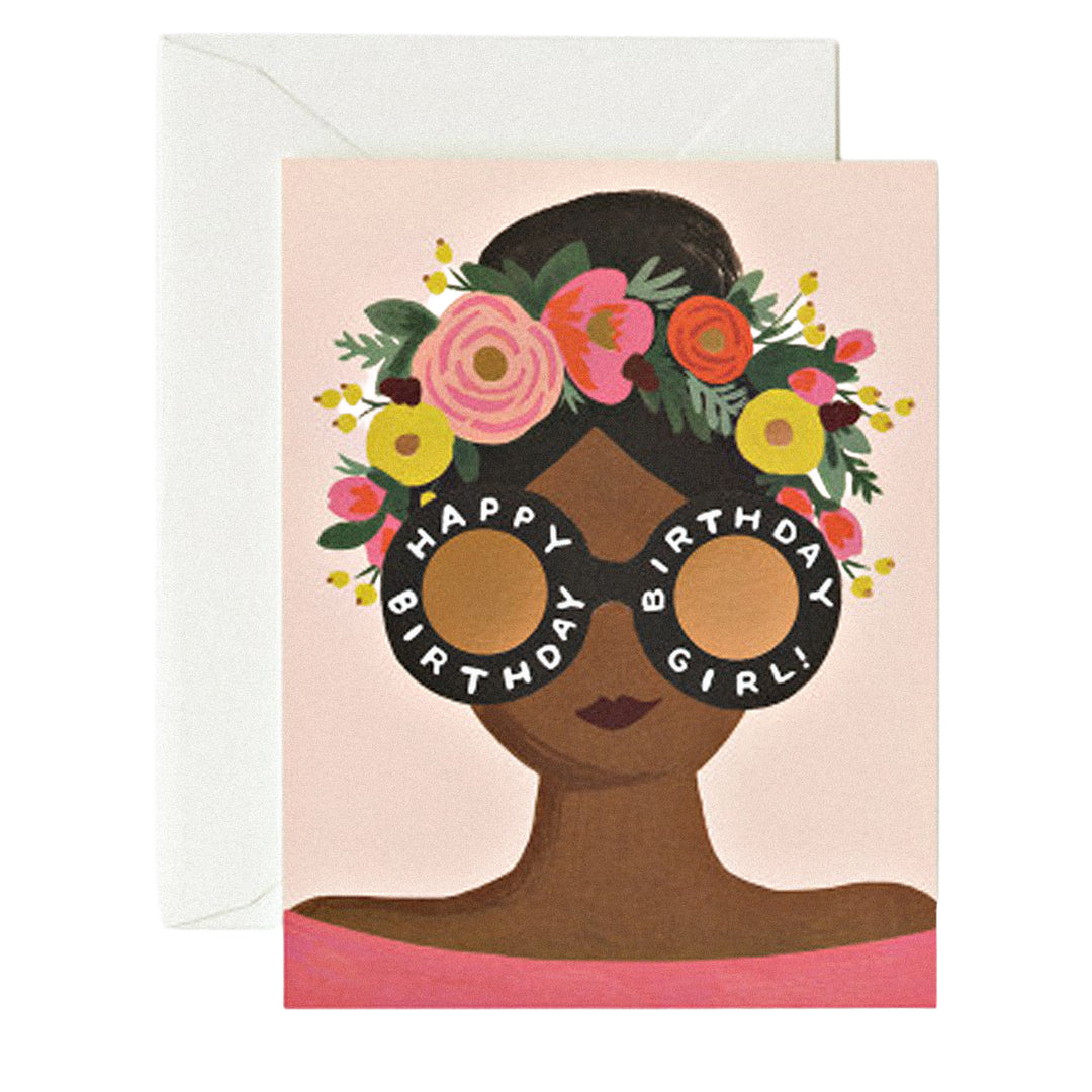 Geburtstagskarte mit stilisierter Frau, Blumenkranz im Haar und runder Brille mit dem Schriftzug „Happy Birthday Girl“.