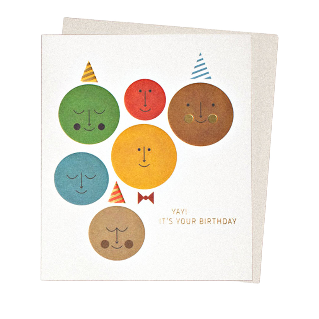 Geburtstagskarte mit vielen Partygesichtern und „Yay it’s your birthday“-Schriftzug.