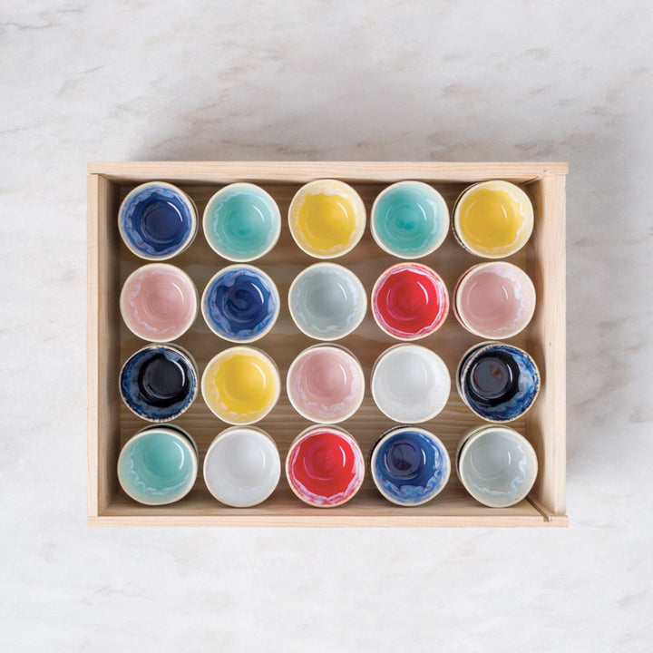 Geschenkset mit 24 Lungo-Tassen in farbenfrohen Farben