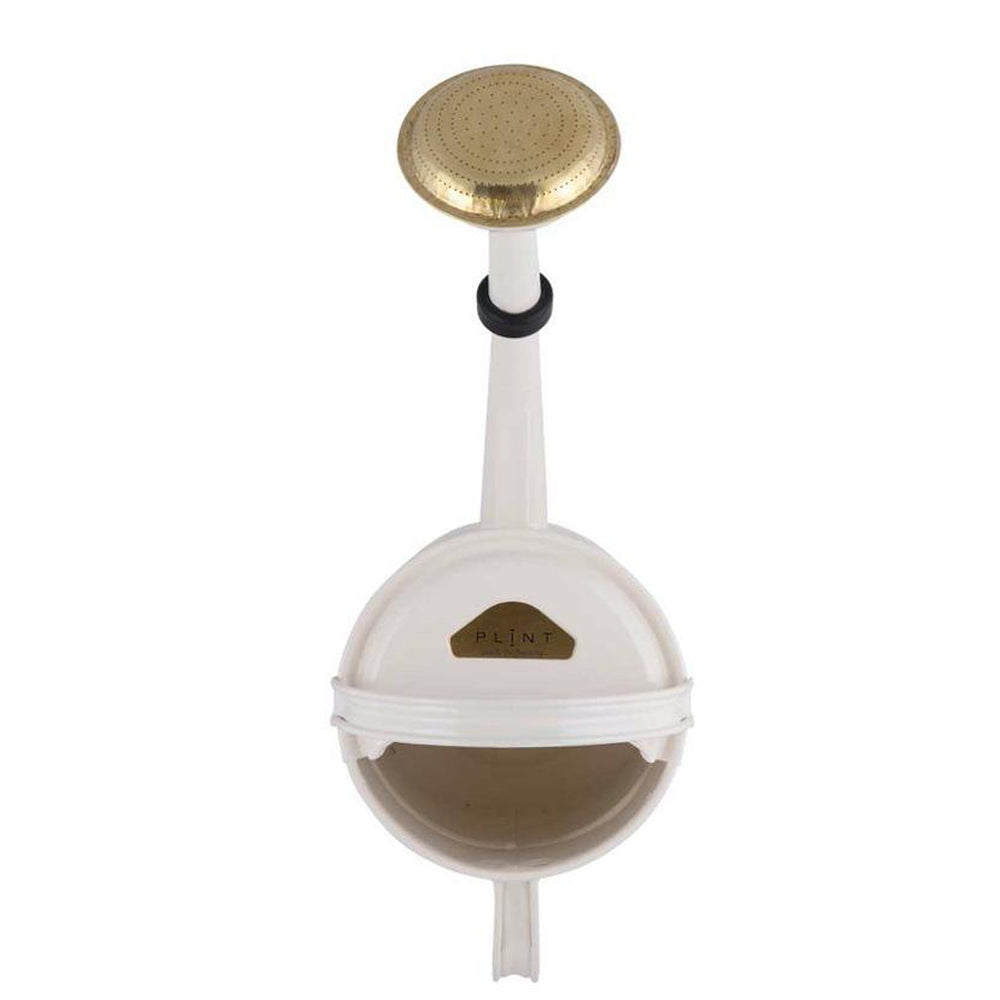 Ansicht von vorne auf die 5 Liter Gießkanne in Weiß mit goldenem Brausekopf.