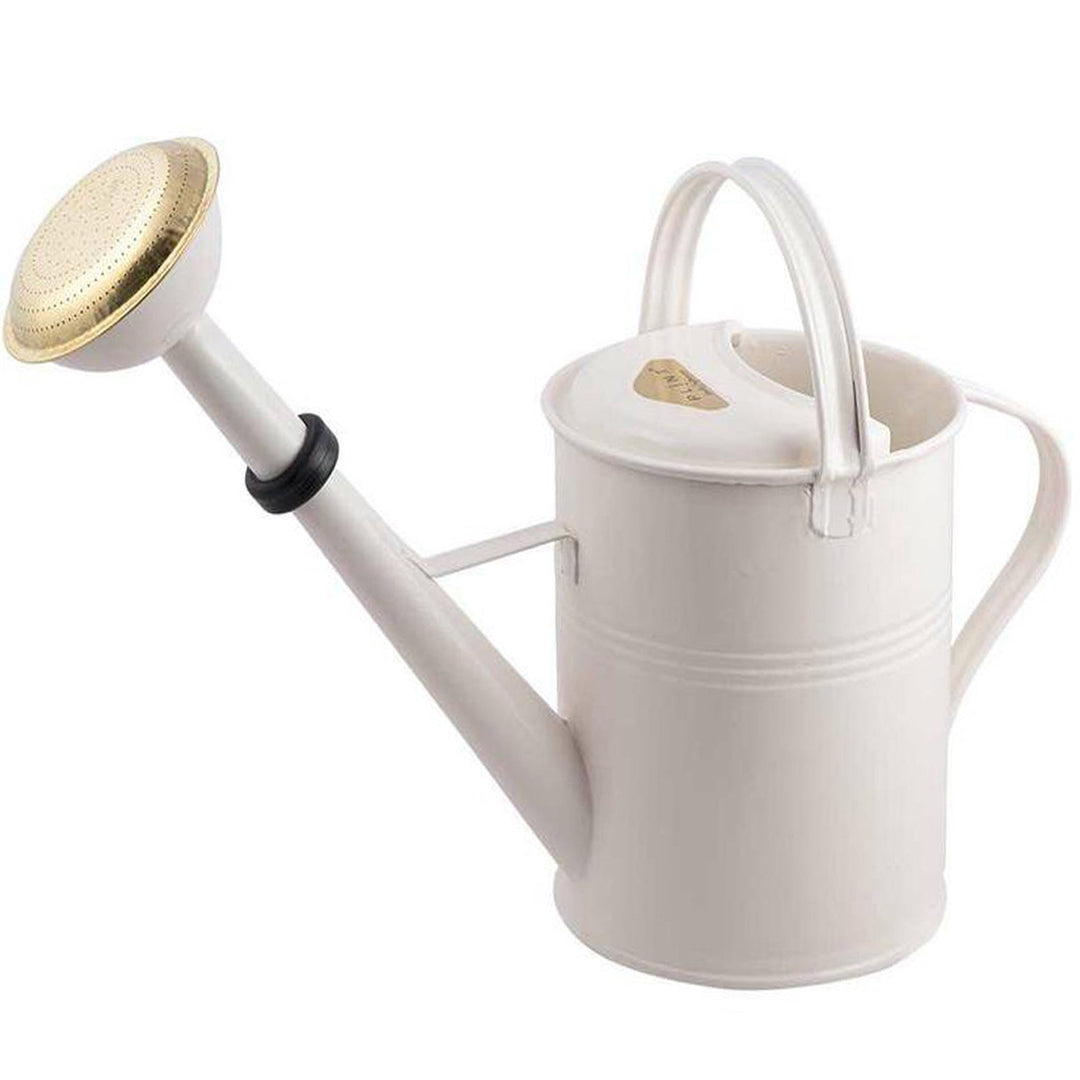 Sehr große cremeweiße 9 Liter Gießkanne mit Messingbrause.