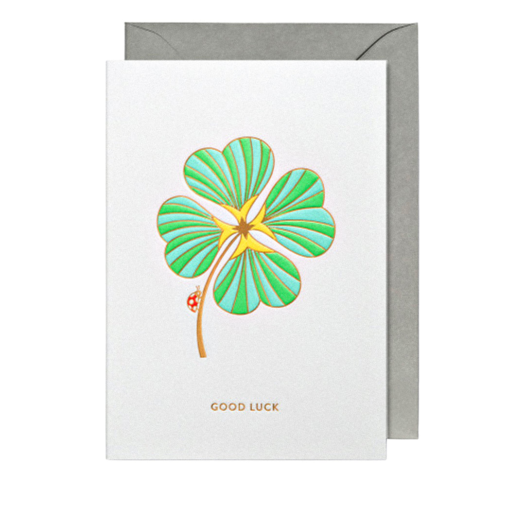 Glückwunschkarte mit „Good Luck“-Schriftzug und vierblättrigem Kleeblatt.