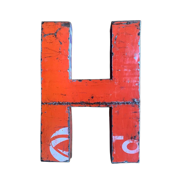 Großer Buchstabe "H" aus Upcycled Metall - Rot