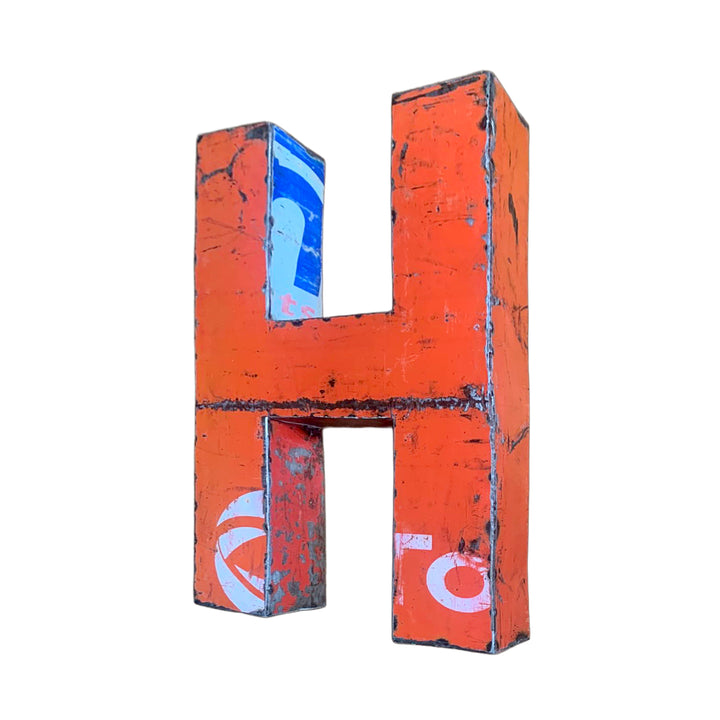 Großer Buchstabe "H" aus Upcycled Metall - Rot