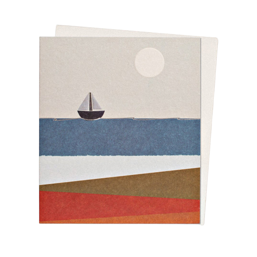 Minimalistische Grußkarte mit Segelboot auf dem Meer.