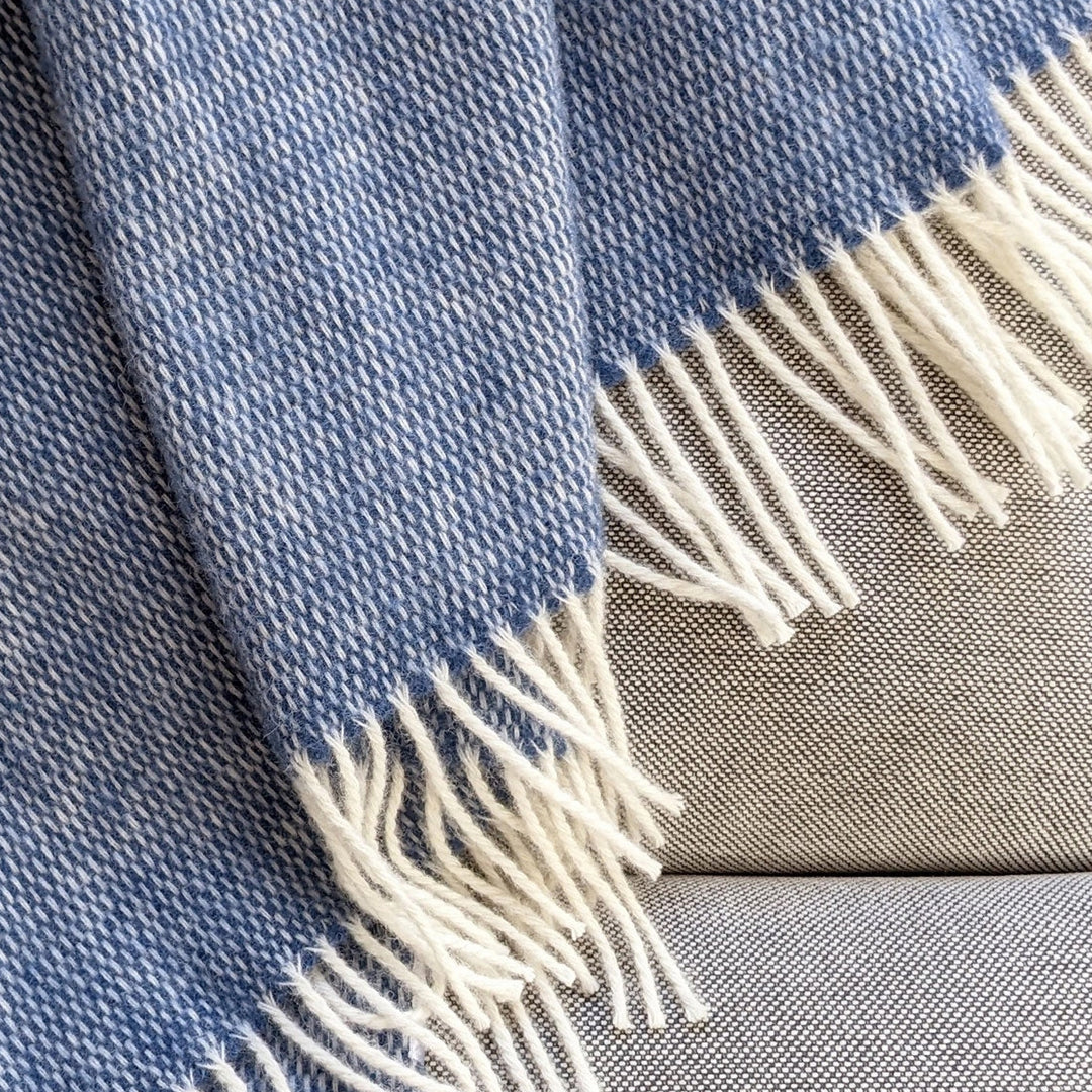Pickstitch Plum Wolldecke in Hellblau | 100 % Wolle | 130 x 170 cm
