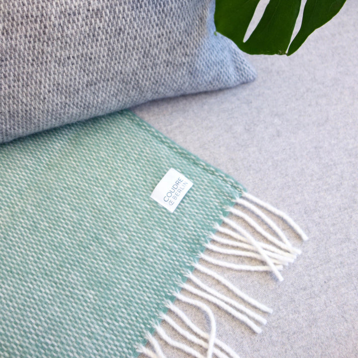Pickstitch Plum Wolldecke in Hellgrün | 100 % Wolle | 130 x 170 cm