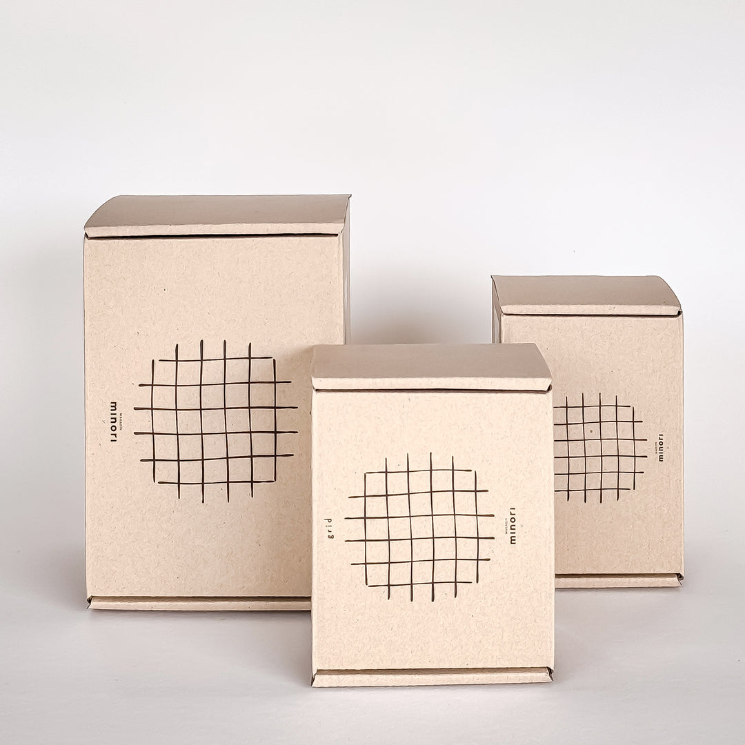 Stilvolle Tasse mit vertikalen Streifen - Türkis-Weiß