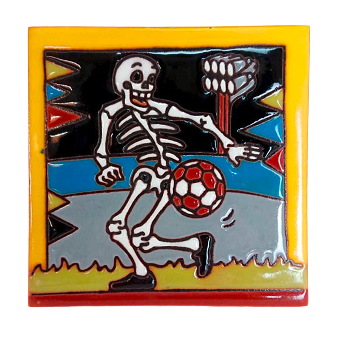 15 x 15 cm Fliese mit Relief  „Día de los Muertos“ – Fußball bei Flutlicht