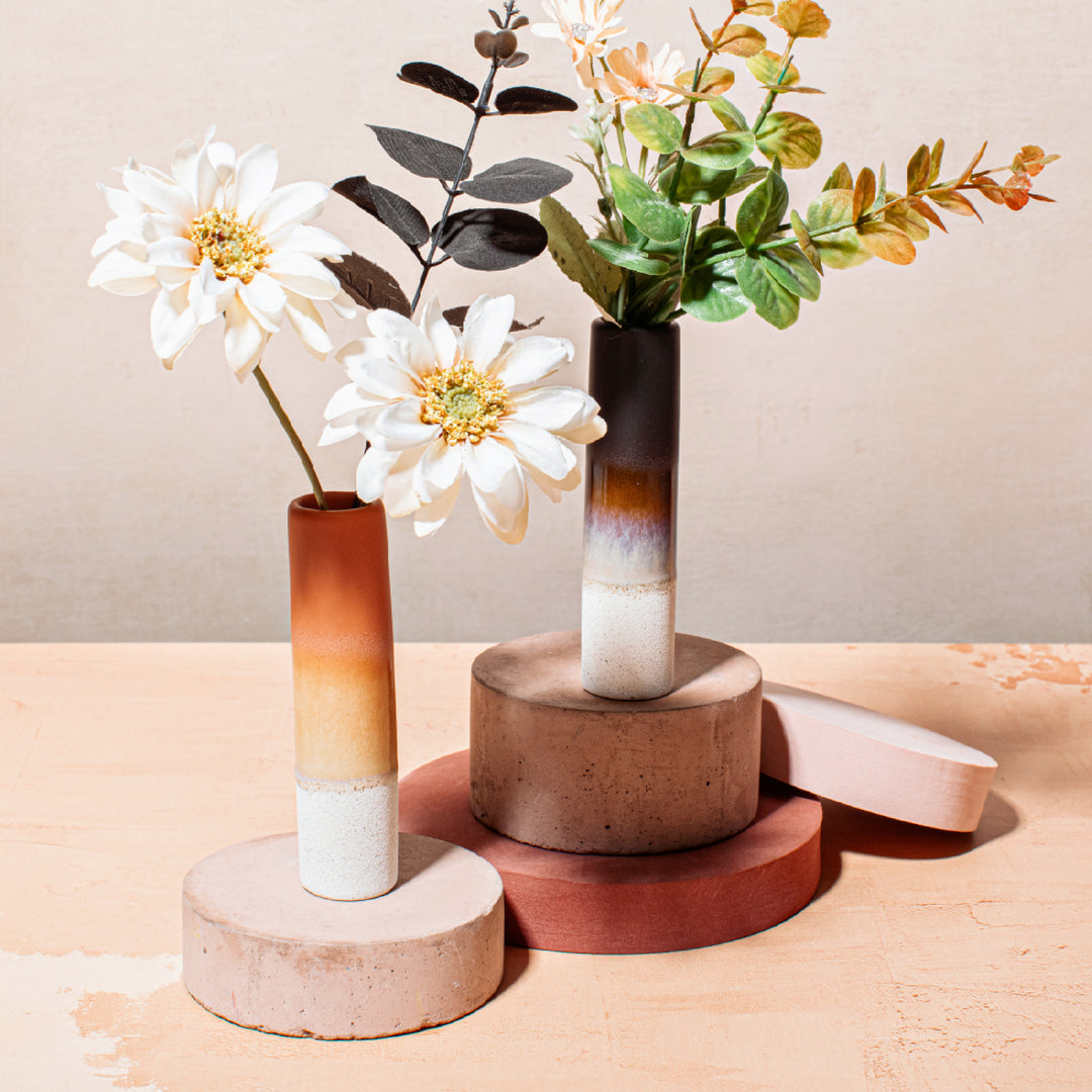 Kleine Vase in schwarz-braunen Mojave-Tönen