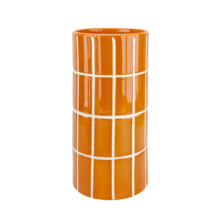 Orangefarbene Vase mit weißem Linienraster