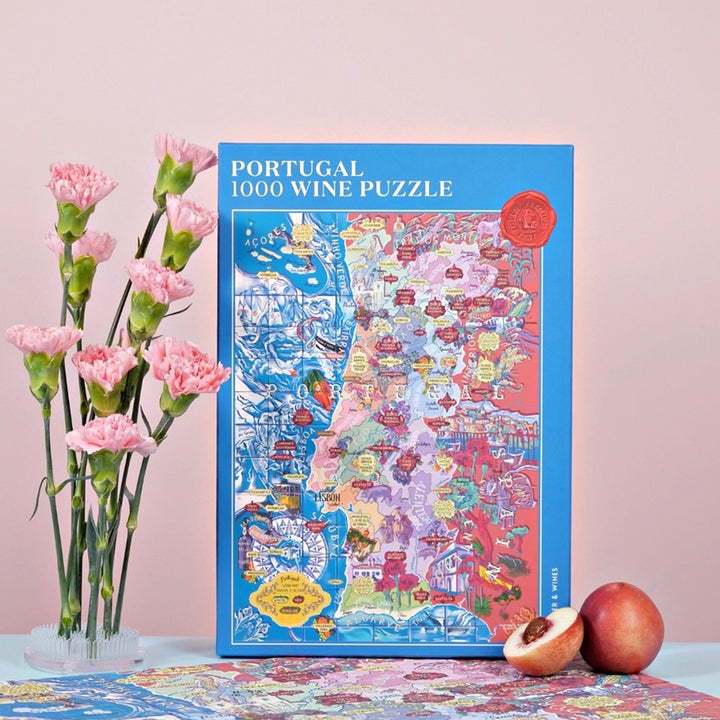 Nahaufnahme des informativen Begleithefts, das die Klassifizierung und Kennzeichnung von Portwein und Madeira-Wein erklärt (z.B. Tawny Port, Vintage Port).