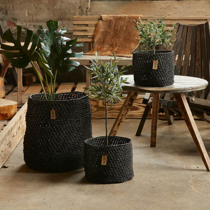 Riesiger, geflochtener Korb aus gewebtem Papier in Schwarz