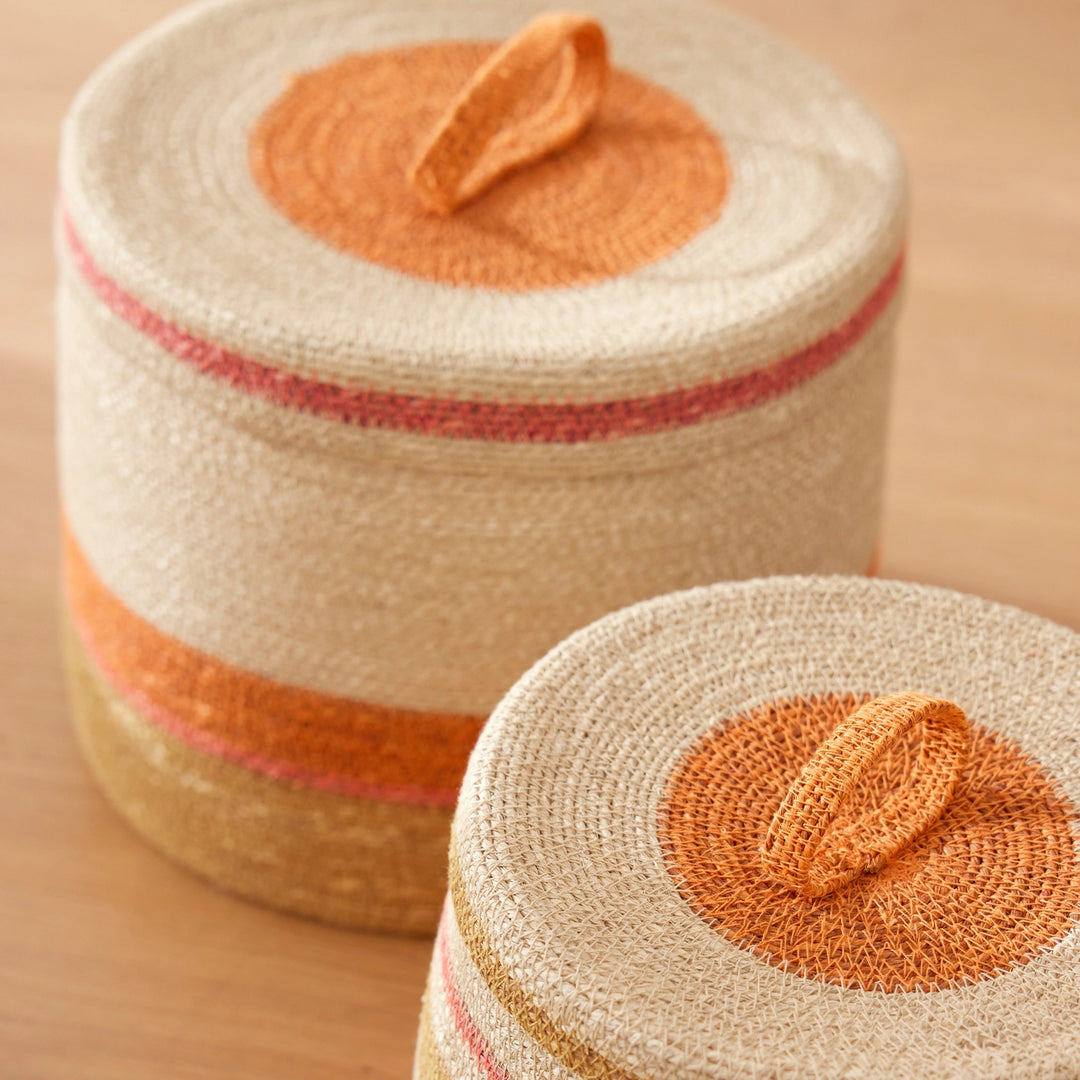Runder Korb mit Deckel in Creme, Orange und Senfgelb