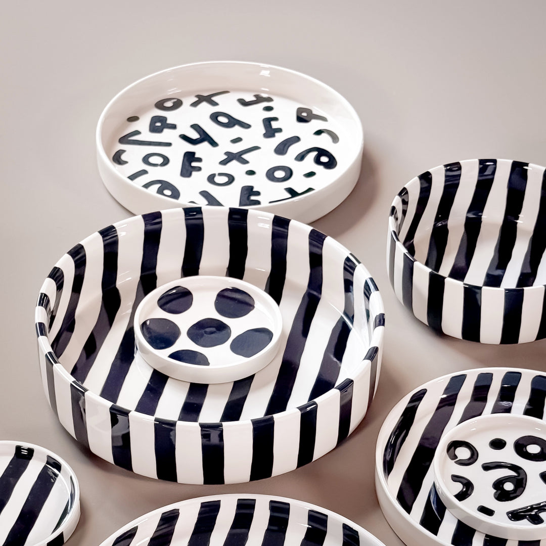 Stilvolle gestreifte Design-Schüssel - Schwarz-Weiß