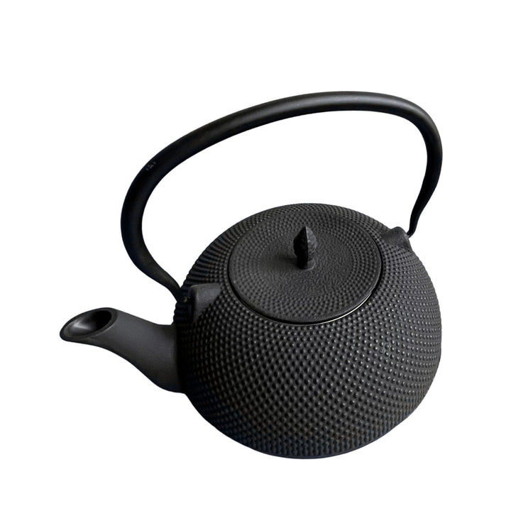 Gusseiserne Teekanne mit Edelstahl-Sieb – Schwarz, 1,8 Liter