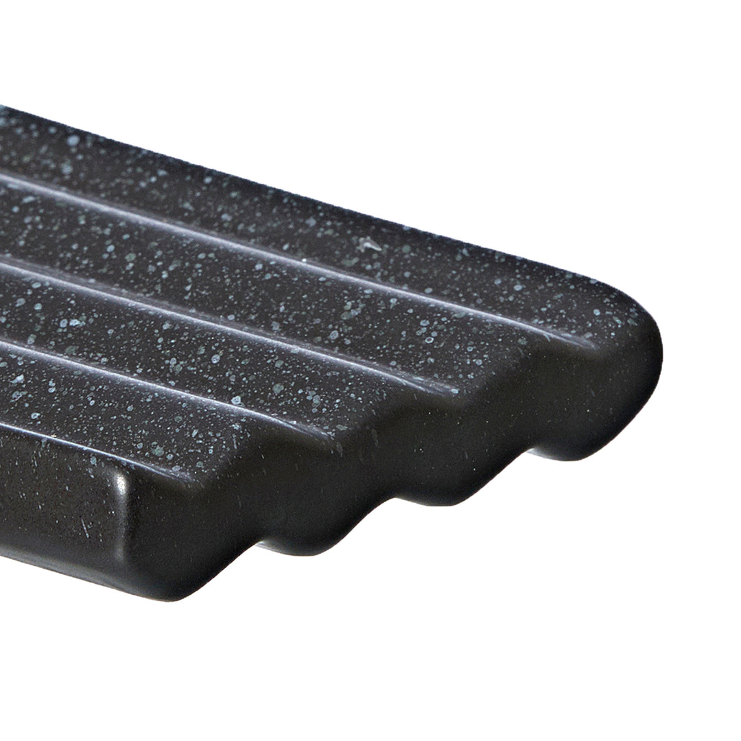 Gewellte, schwarze Seifenablage