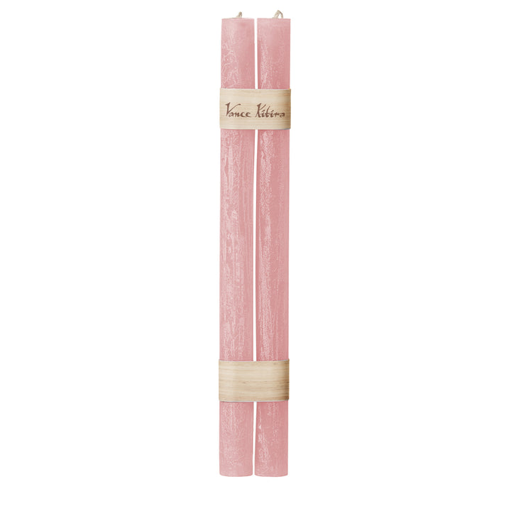 Stabkerzenpaar von Vance Kitira in zartrosa Cherry Blossom Farbe, feine rustikale Textur, 31 cm hoch