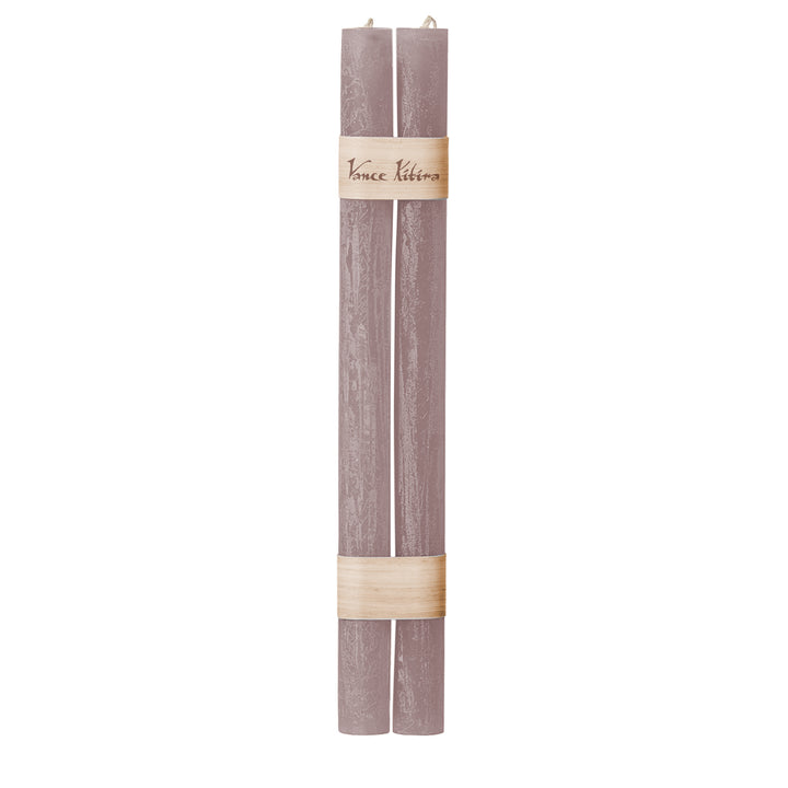 Stabkerzenpaar von Vance Kitira in dunklem Elderberry-Lila, rustikale Textur, 31 cm hoch