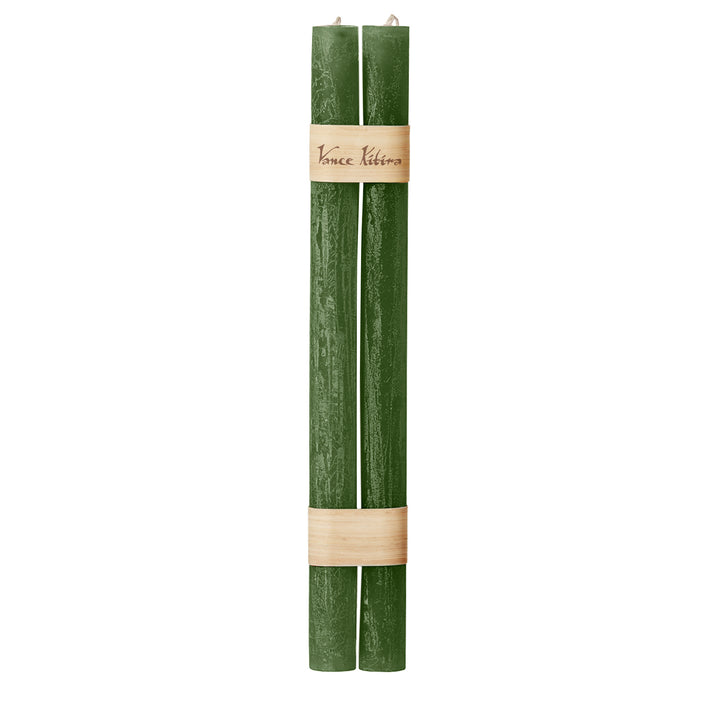 Stabkerzenpaar von Vance Kitira in Tannengrün, rustikale Oberfläche, 31 cm hoch