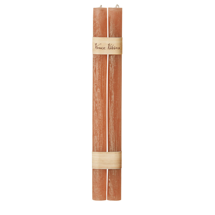 Stabkerzenpaar von Vance Kitira in Rostrot, rustikale Textur, 31 cm hoch