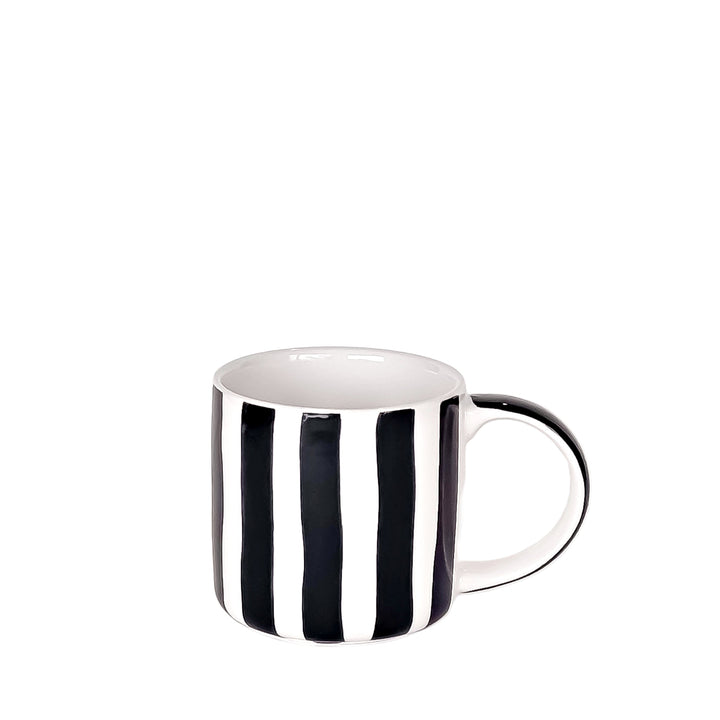 Stilvolle Tasse mit vertikalen Streifen - Schwarz-Weiß