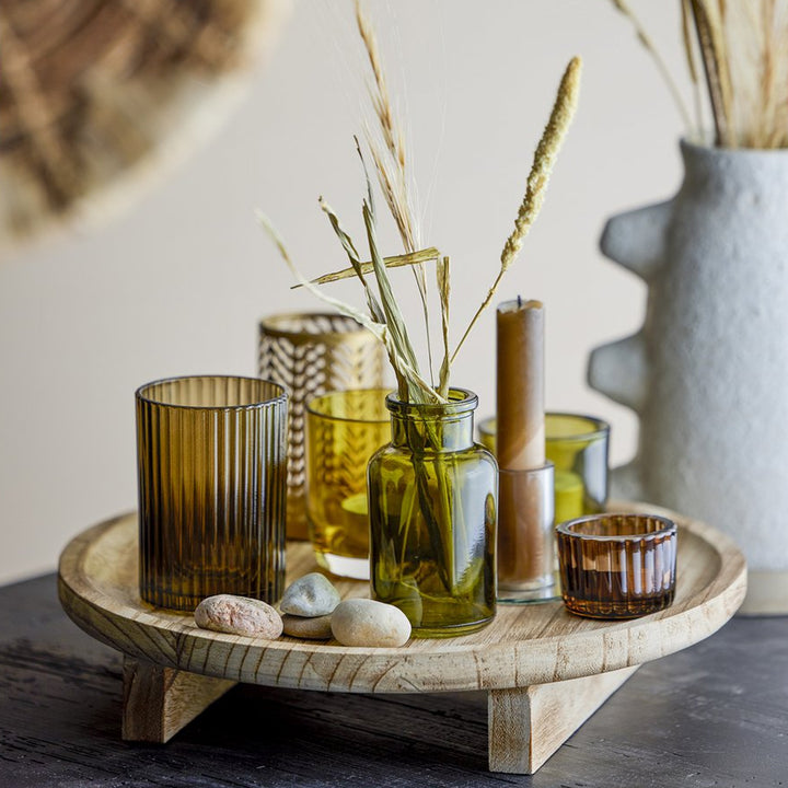 Teelichthalter Set aus Glas auf rundem Holzpodest in Gruen- und Bernsteintoenen