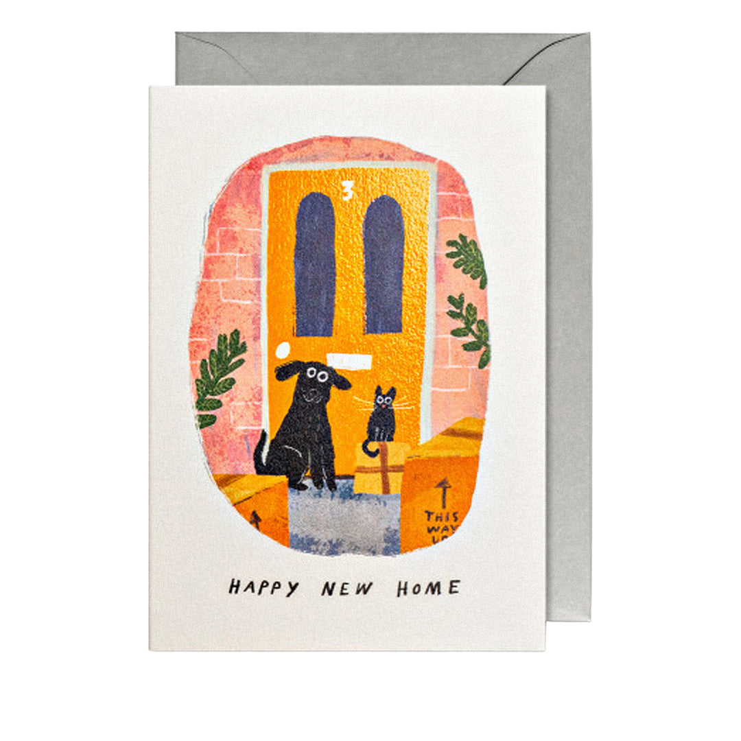 Umzugskarte mit „Happy new home“, Hund und Katze vor der Haustür.
