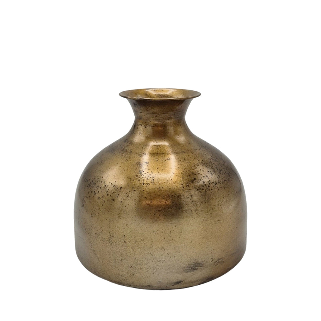 Glänzende Metallvase in antikem Messing – Vandeley Berlin