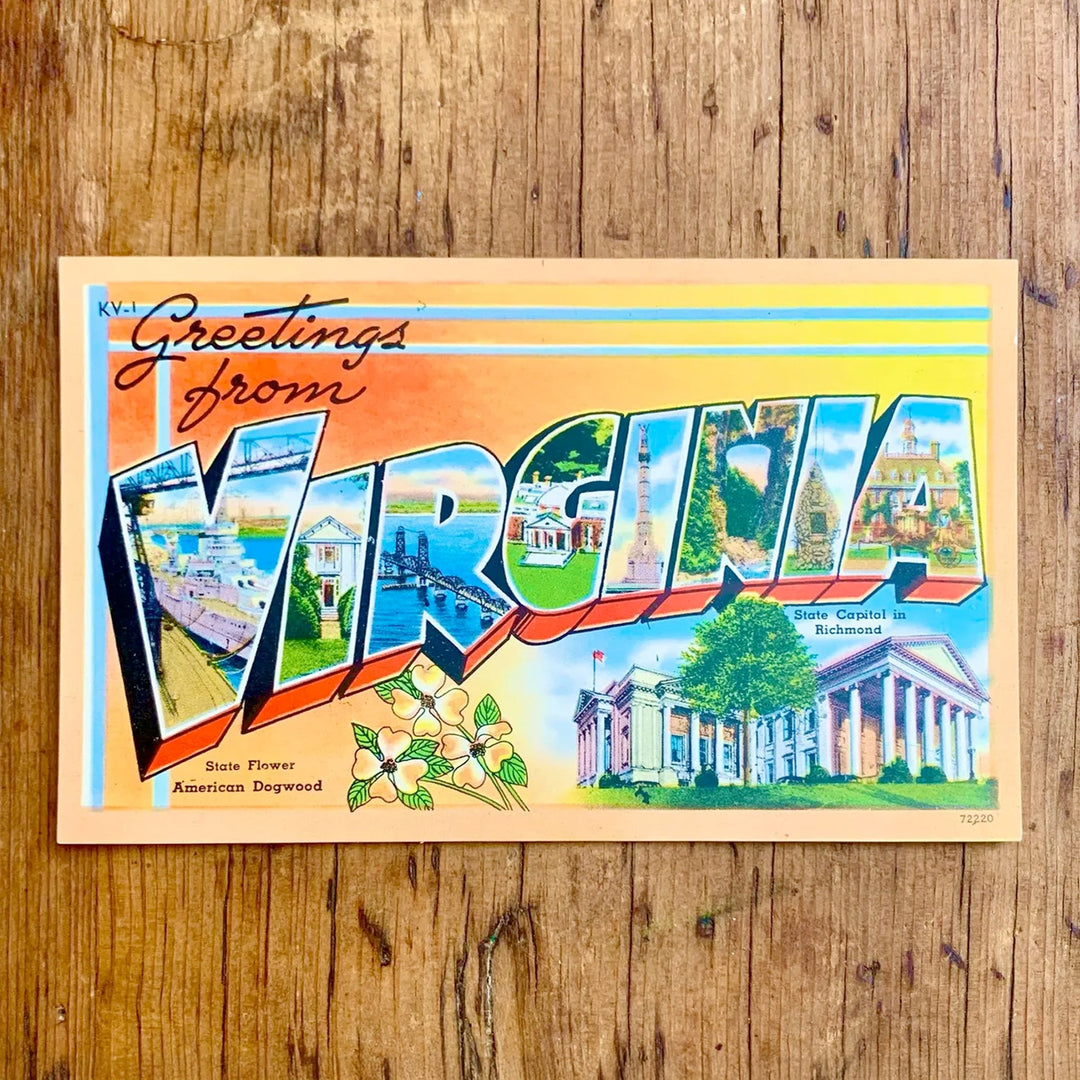 Vintage-Postkarte "Greetings from VIRGINIA" mit der Staatsblume American Dogwood und dem State Capitol in Richmond. Die Buchstaben zeigen historische und maritime Sehenswürdigkeiten.