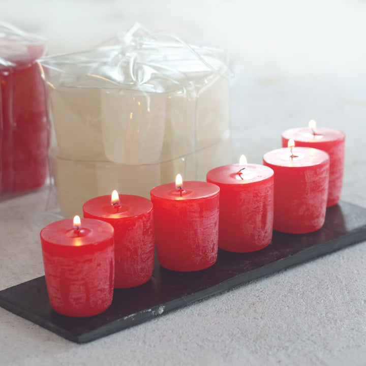 Geschenkbox mit 12 Votivkerzen in der Farbe Weinrot