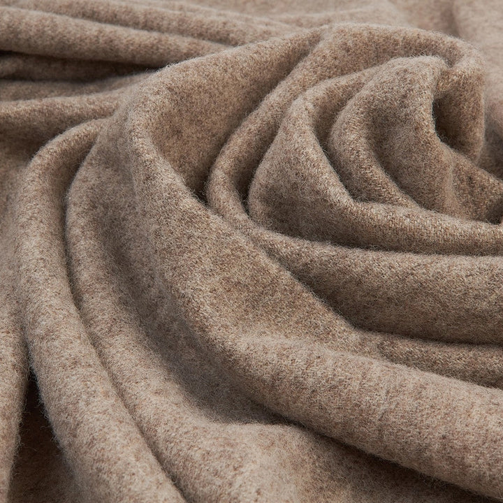 Dunkelrote Wolldecke aus neuseeländischer Wolle mit cremefarbenen Fransen | 140 x 200 cm | In 6 Farben erhältlich